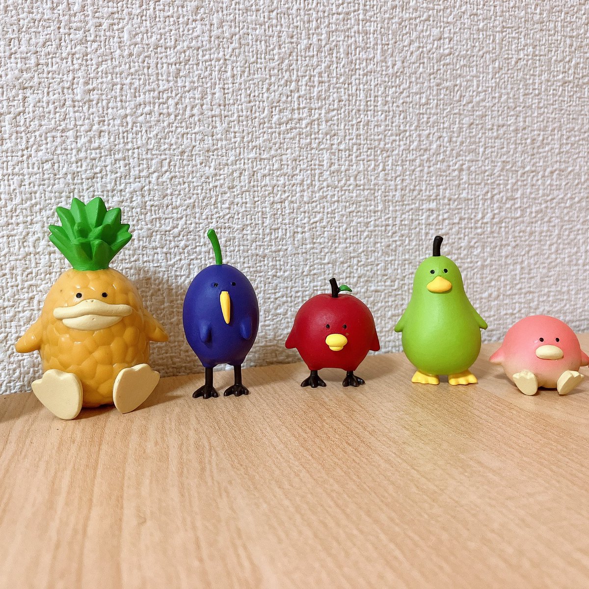 happym_k's tweet photo. ユニバ前のゲーセンで取ったぬいぐるみ達！
と、ガチャガチャで全部集めたキャラクタ！
可愛過ぎる(￣▽￣)
全部集まって良かった！！

#ミニオン
#ガチャガチャ https://t.co/6bxUXpZrh1