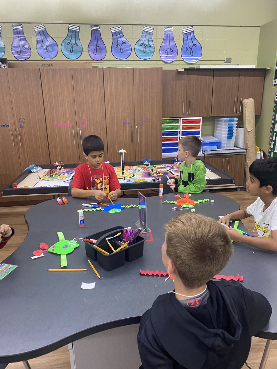 LauraLoehmann33's tweet photo. Maplebrook’s 2nd &amp; 3rd grade Inside Out Club  students supporting our community by making door hangers for the Dupage County Senior Citizens Council. #elevate203 #wearemaplebrook #liveinsideout #dupageseniorsmatter https://t.co/dkdUamOq8b