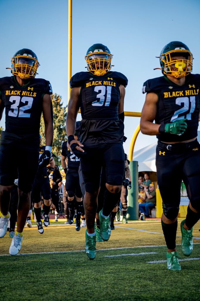 GideonWaldrop's tweet photo. Beyond grateful and blessed to receive a offer form Black Hills state! Thank you @BreskeJosh 🔥🔥
@CoachColpitts 
@RC_CentralFB https://t.co/5SwoLws8CI