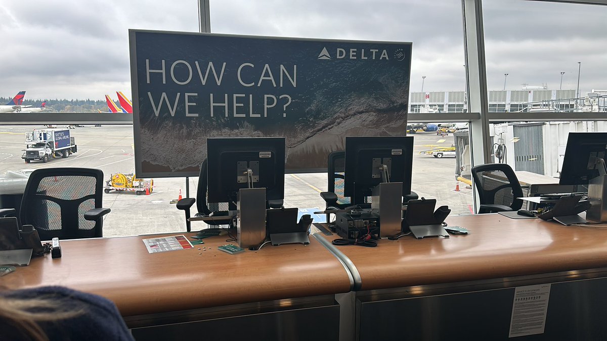 chippie_13's tweet photo. @Delta  what’s the point of having a customer service desk at Seattle airport if you don’t have anyone on it! https://t.co/57uz3s8ifa