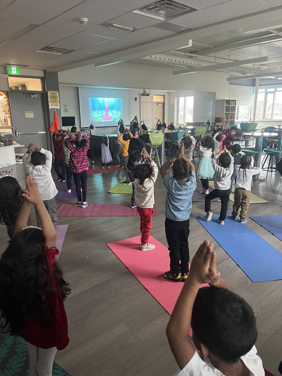 DefendersPE's tweet photo. Picture day + no gym + rainy day = Kindy yoga in the library! Thanks to @ViolaDesmondLLC for letting us use your space 💗@violadesmondps https://t.co/zS8UY8nI6c