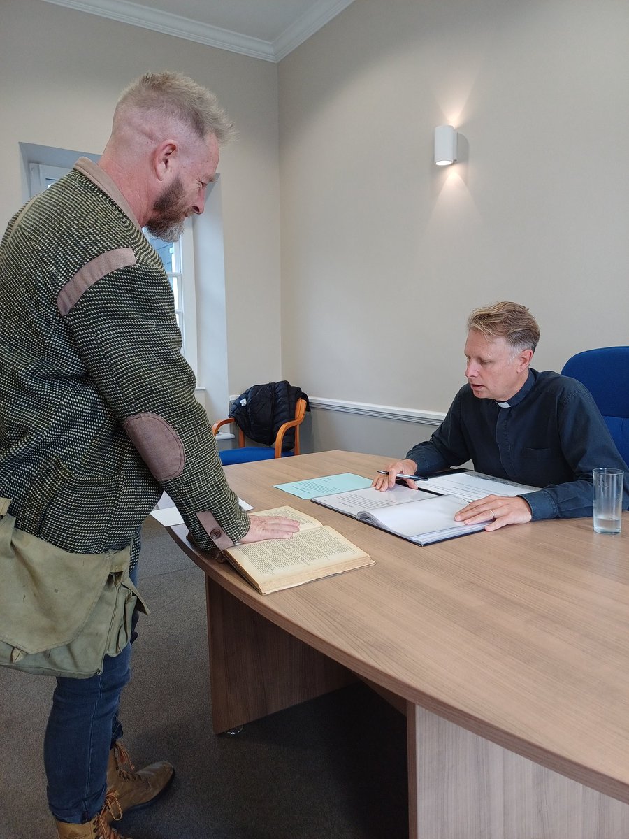 Today St John's Church Guernsey officially gained a new churchwarden. Paul was sworn in at the Ecclesiastical Court this morning. We now have a complete churchwarden team. 🥳👏👏⛪
Oh and the Bible was in French!😀