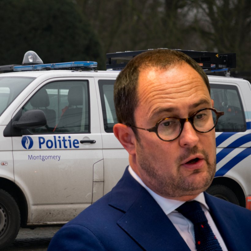 ReneHoeken's tweet photo. @VincentVQ @openvld Vincent neemt ontslag. De hoeveelste is dat nu?  Na opsomming van zijn ' verwezenlijkingen'...  Gaat ie nu ook Europees, zoals @wbeke ?  #schaamte_voor_niks. https://t.co/nSS1WwJYhi