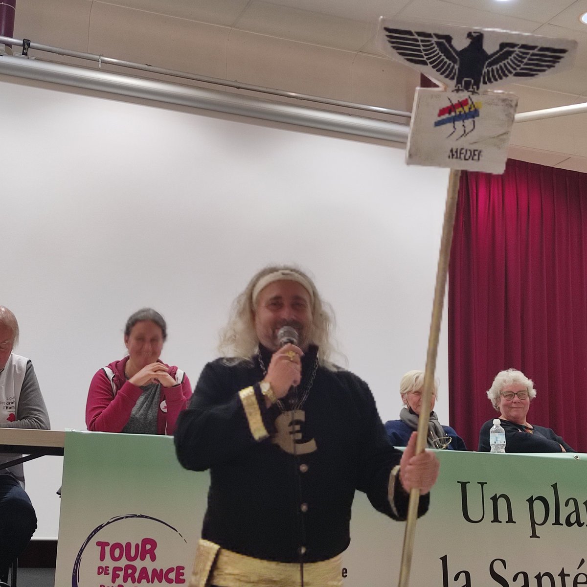 steph_bocquet's tweet image. Intermède avec @Eglise_St_Conso pour la santé économique !
#OfCourse
#Meeting de @TourFranceSante
#Lille