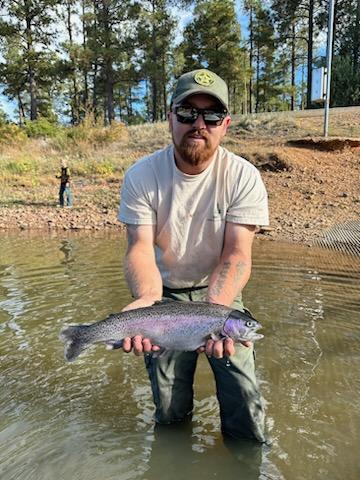 Now is the time to pack up your gear and head over to Fool Hollow Lake Recreation Area for a relaxing day of fishing! @azgfd recently stocked the lake with beautiful rainbow trout. Get tips on how to catch them at azstateparks.com/trout-fishing. 🎣 #FishingFriday