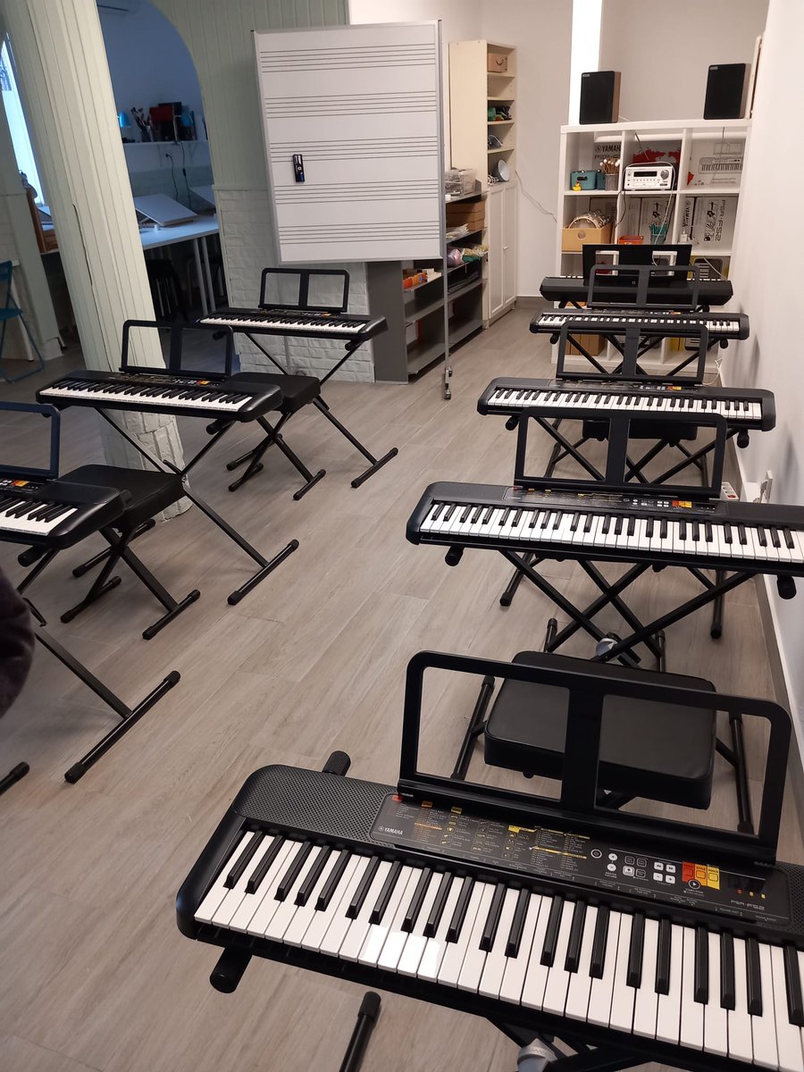 MariaEspejo_I's tweet photo. Jornadas de puertas abiertas en la Casa de las Quimeras (Madrid).
Ven a conocer nuestro centro . Participa en nuestros cursos de muestra (dibujo, pintura, manga, música, piano, escritura...) y recibe descuentos. 
Del  22 al 27 de octubre
Apúntate por Whats App: 699 28 69 16 https://t.co/gAtDW1Ja8t