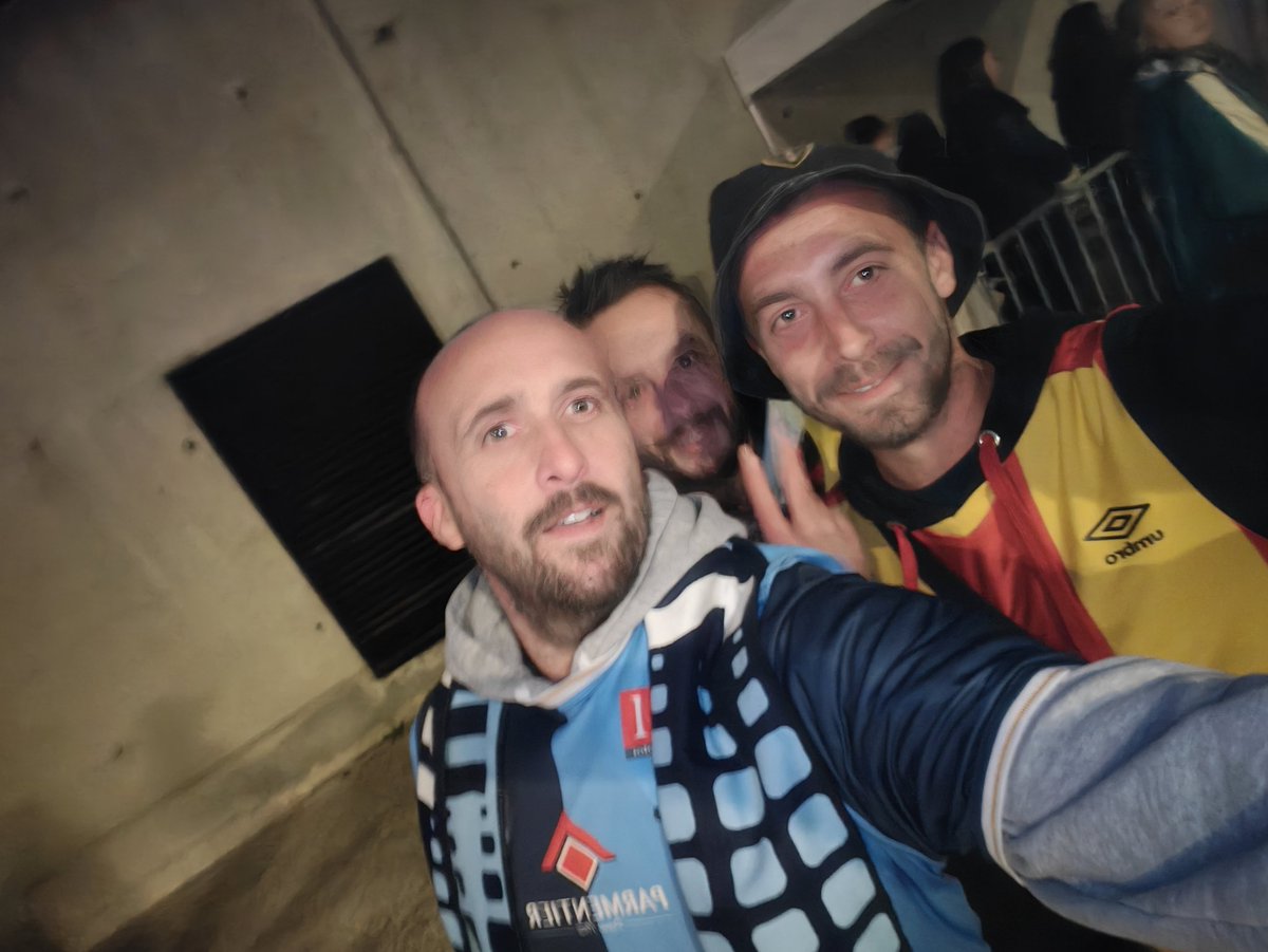 mdh76620's tweet photo. Chose faite Havrais - Lensois !!!!
Quand certains supporters seront moins cons , voilà le type d'image qu'il faudra diffuser !!! Amitié
#Haclens https://t.co/9Er9r4a1pK