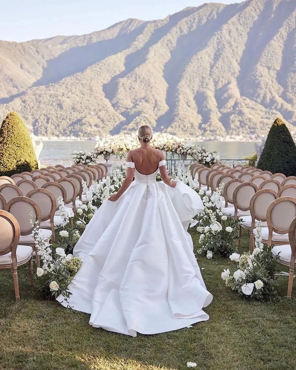 FBFW_weddings's tweet photo. Talk about a dreamy backdrop for your BIG day! ☁️
Repost IG @weddingsunion
#weddingbackdrop #marriedabroad #destinationweddings #ukwedding #ukweddingvenue #weddingphotography #weddingflorals #happycouple #weddingday #moutainwedding #whitewedding https://t.co/0IRRkpC0Hr