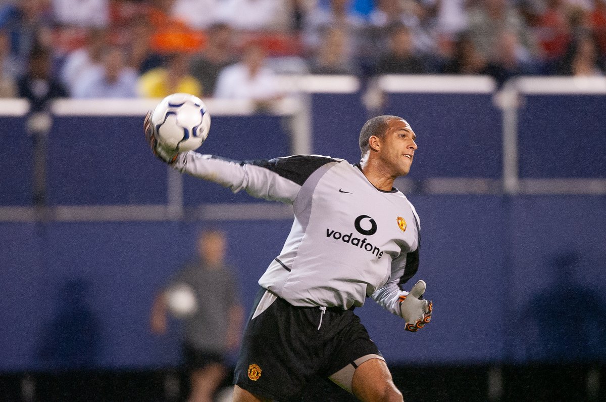 ManUtdMEN's tweet photo. David Beckham, Tim Howard and how United broke America 

#MUFC 

https://t.co/b3IMVbwLD3 https://t.co/1flprG3xnS