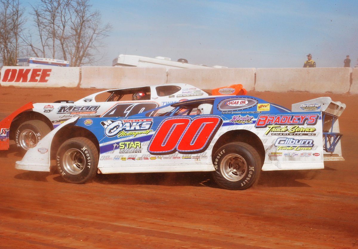 KyleArmstrong53's tweet image. Freddy Smith looking under @TheFast49 at the 2010 March Madness @lucasdirt race at @Cherokee_DirtSC 

Two of the greats in the sport.

📸Kyle Armstrong