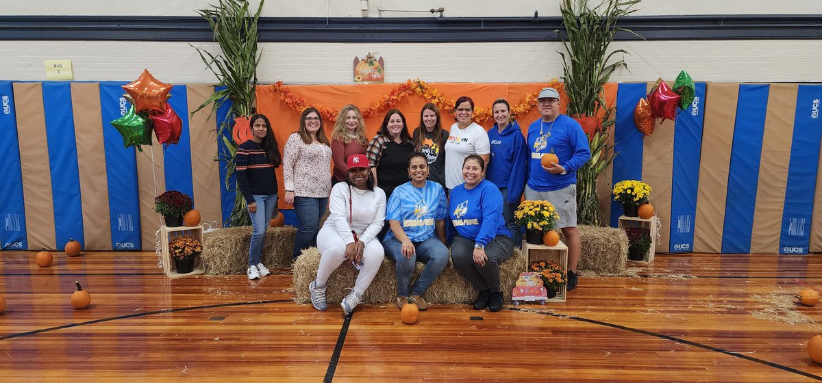 WheelerAvePTA's tweet photo. What a great morning at the @WheelerAvenue Pumpkin Patch 🎃 Thank you to our volunteers for creating a great space indoors on this rainy day! @VS13UFSD https://t.co/C6JYa3FD6S