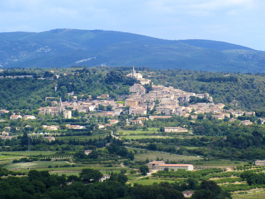 Bonnieux est une destination parfaite pour tous ceux qui cherchent à s'évader de la routine quotidienne 😍

#tourisme #france #travel #nature #tourism #voyage #vacances #photography #photo #travelphotography #patrimoine #landscape #luberon #architecture #provence #picoftheday