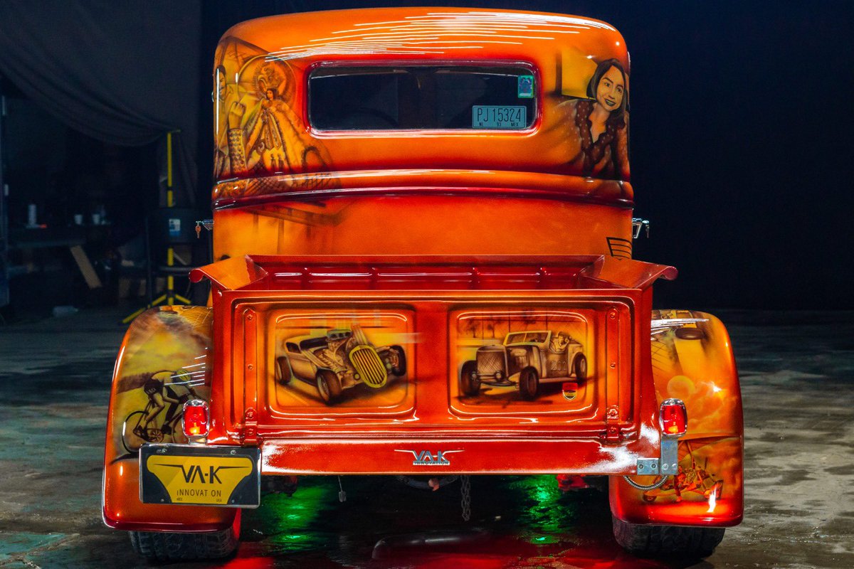 vak_innovation's tweet photo. Este fue el resultado de la restauración de la Ford 1936, adaptada sobre chasis de Nissan y un motor V8, que con ayuda de “El Padre Santo” plasmó los momentos más emblemáticos de la vida de @MartinVacaMX 🐮
📸 @quezada_chuy  
#MartinVaca #Mexicanicos #Ford #Ford1936 https://t.co/cvuGTyIthq