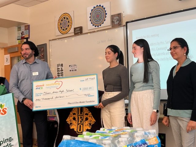 OATigers's tweet photo. Congratulations to the Leo Club on their service award and thank you to our friends at Shaws for their generous donation! https://t.co/AbD3mS5zZf