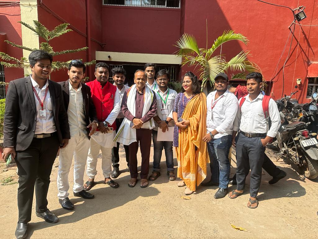 bhabaniiiii's tweet photo. ଆଜି ମଧୁସୁଦନ ଆଇନ ବିଶ୍ଵ ବିଦ୍ୟାଳୟ ପରିସର ରେ ଆୟଜିତ ରକ୍ତଦାନ ଶିବିର ରେ ଯୋଗ ଦେବା ଅବସରରେ। https://t.co/MsxLopGHGf