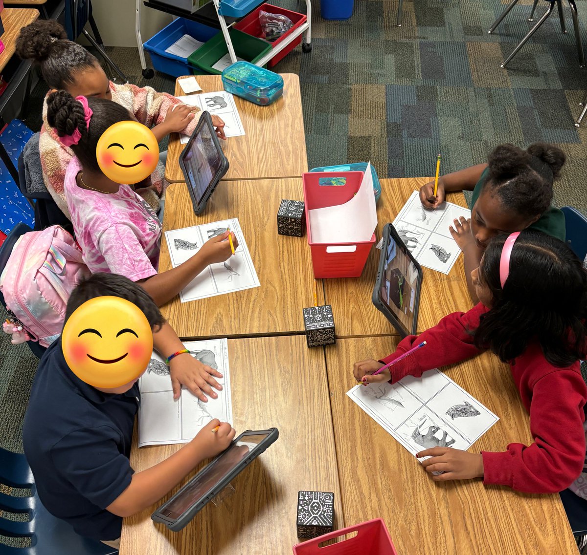 MathinThePark's tweet photo. @Lav3rdgrade using #mergecubes technology in science to learn more about animals and their environment and their adaptations! @mstranstem @JamieNutt #cfbscienceproud @EdFoundationCFB @lkdelay #innovation #innovationacademy @CFBDLS https://t.co/5CWk2LIB78