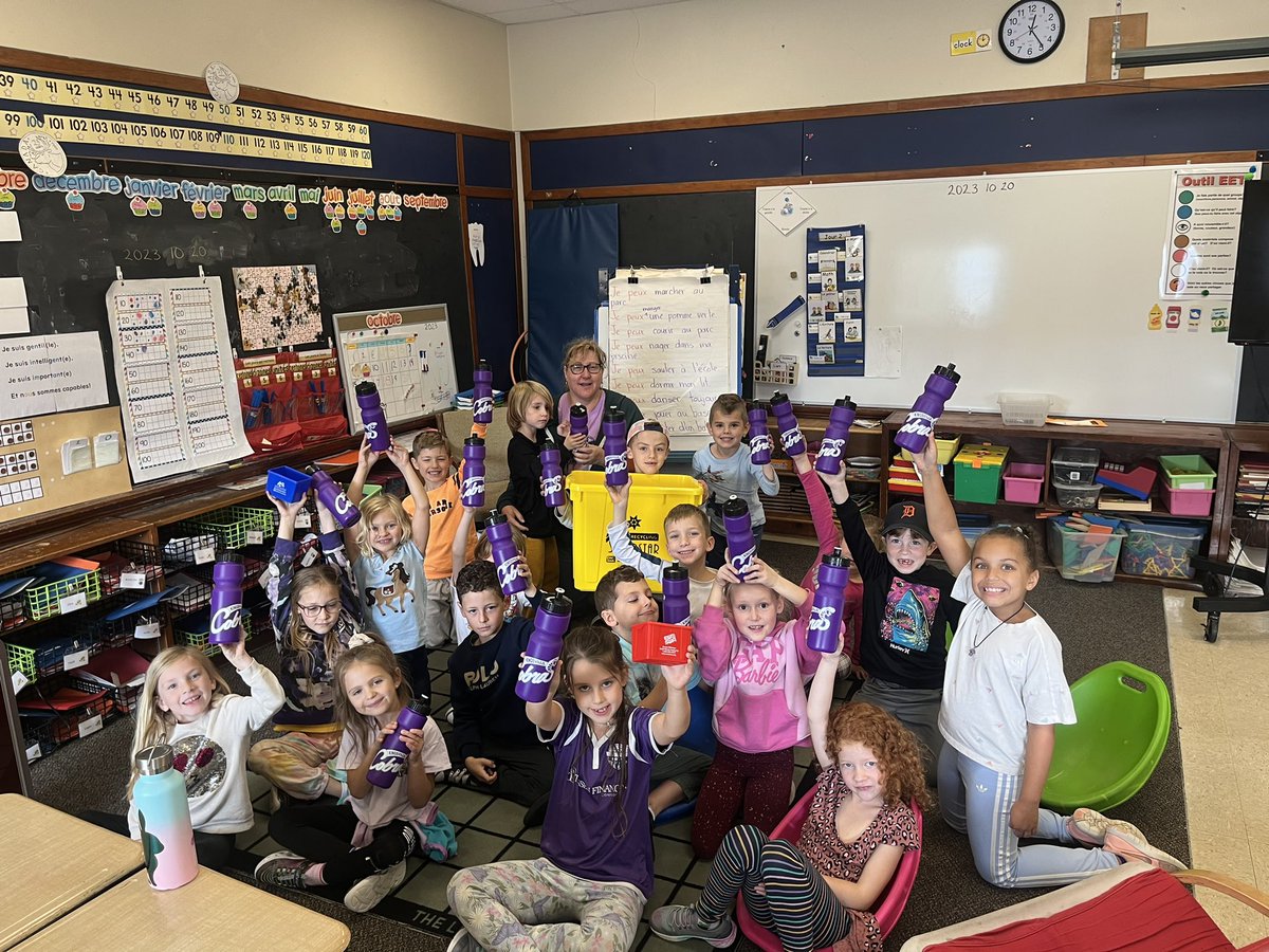 <a href="/KingsvilleCobra/">Kingsville Cobras</a> <a href="/mllemolzanclass/">Mlle Molzan</a> was the recipient of the <a href="/ewswa/">EWSWA</a> SUPERSTAR Gold Recycle Bin. This 1/2 class is so diligent with their recycling efforts! Way to go! <a href="/gecdsbpro/">GECDSB PR</a>