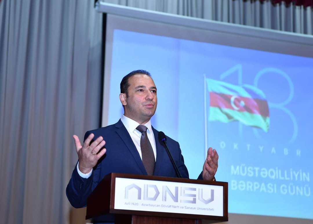 VazehASGAROV's tweet photo. Oktyabrın 18-də Azərbaycan Dövlət Neft və Sənaye Universitetində (ADNSU) 18 Oktyabr- Müstəqilliyin Bərpası Gününə həsr olunmuş tədbir keçirilib. https://t.co/8lj2Exqtnh