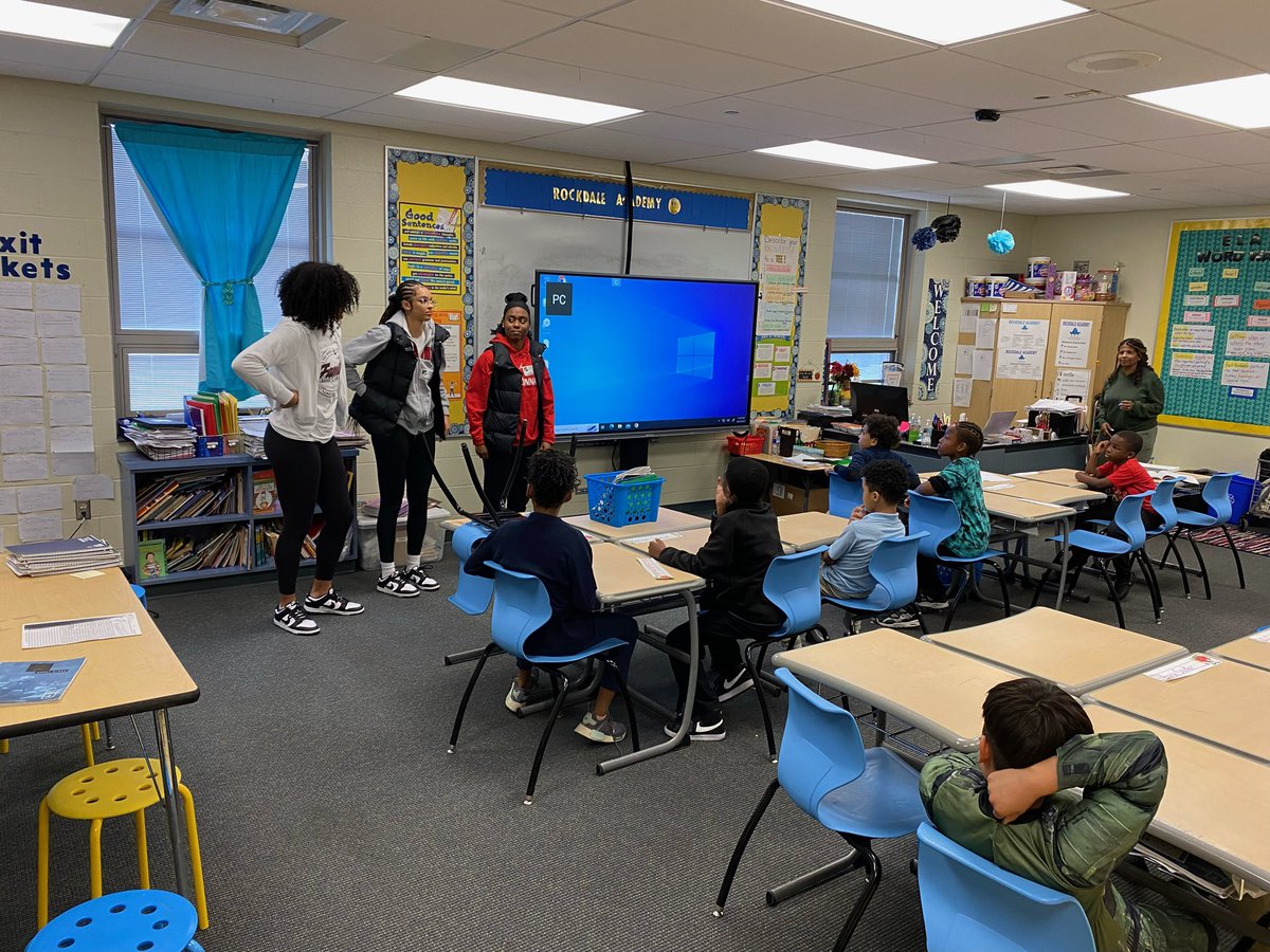 A group of @gobearcatswbb players visited Rockdale Academy this week to talk to local @iamcps students about the importance of hard work and education to achieve their goals.  

Bearcats know they must be strong in mind and body to be the best of the best.

#communityengagement