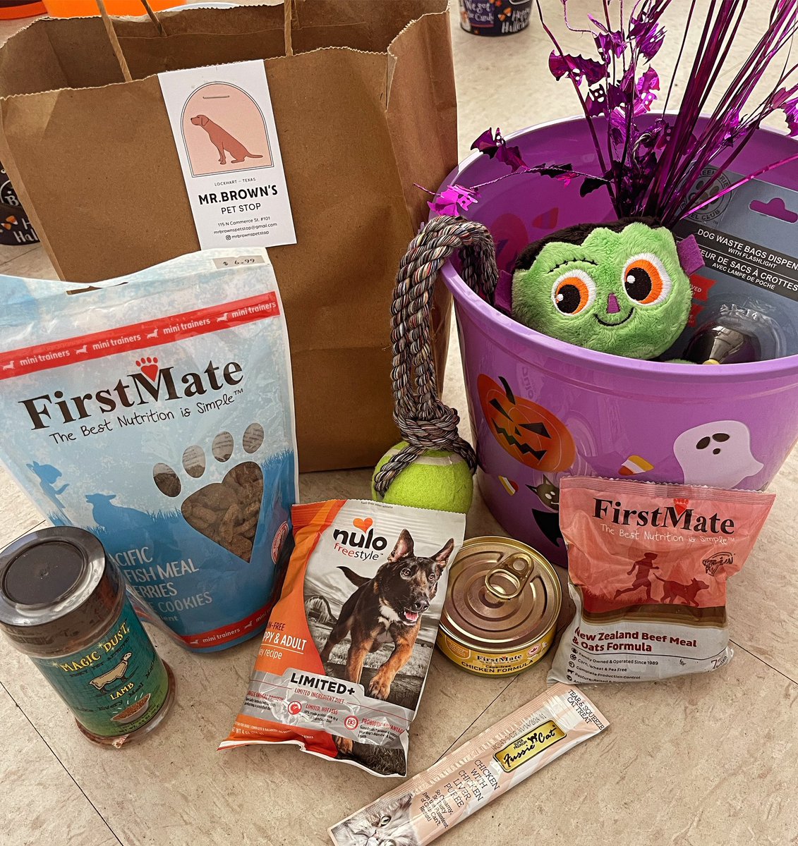 These are the prizes that will be given away tomorrow  at the Trunk or Treat.
Costume contest starts at 5:30p
Live door prize raffle drawings, must be present to win. Make a donation or purchase of any amount at the LSO booth to enter. Thank you to Mr.Brown’s Pet Stop donation.