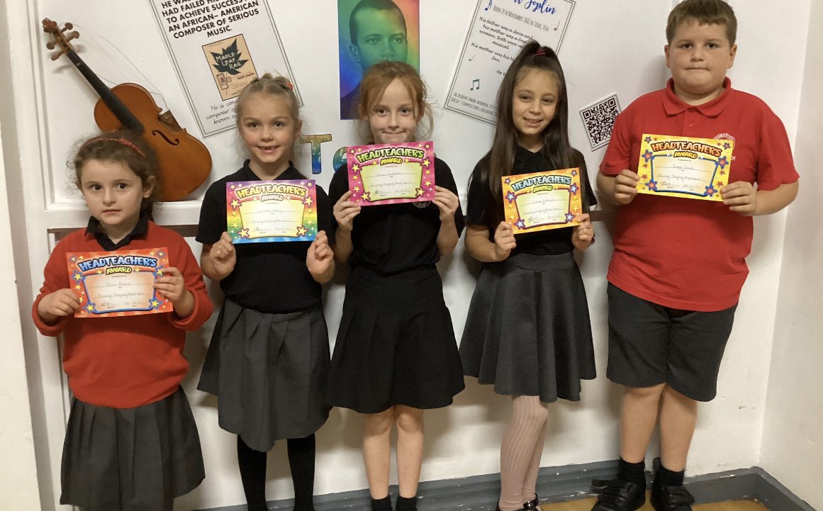 GosbertonAcad's tweet photo. Our five Headteacher Award - this week’s reason was ‘for always trying their best’ #HavingFun #DoingTheirThing #CelebrateOurSuccesses #AlwaysLearning https://t.co/sh7QvER3Wu