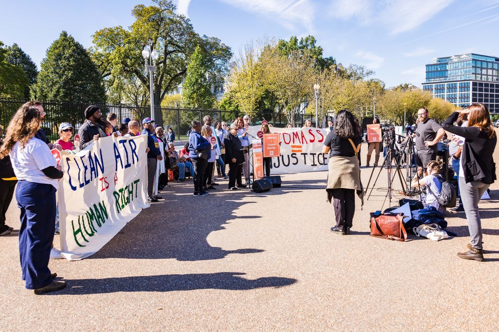 DogwoodAlliance's tweet photo. Highlighting powerful moments from our DC press conference on International Day of Action on Big Biomass! A special shout-out to our partners and community organizations.
#BigBadBiomass #CutCarbonNotForest #ForestsAreNotFuel #BigBadBioenergy #LookBiden https://t.co/sa3Sy8Bl2y