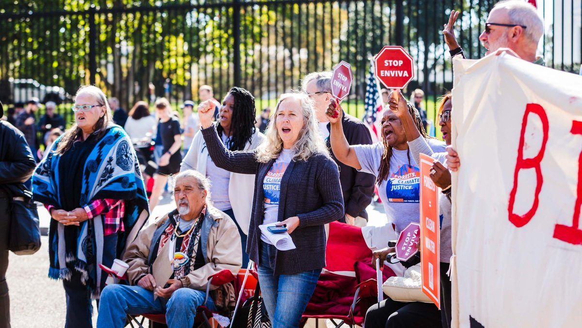 Highlighting powerful moments from our DC press conference on International Day of Action on Big Biomass! A special shout-out to our partners and community organizations.
#BigBadBiomass #CutCarbonNotForest #ForestsAreNotFuel #BigBadBioenergy #LookBiden