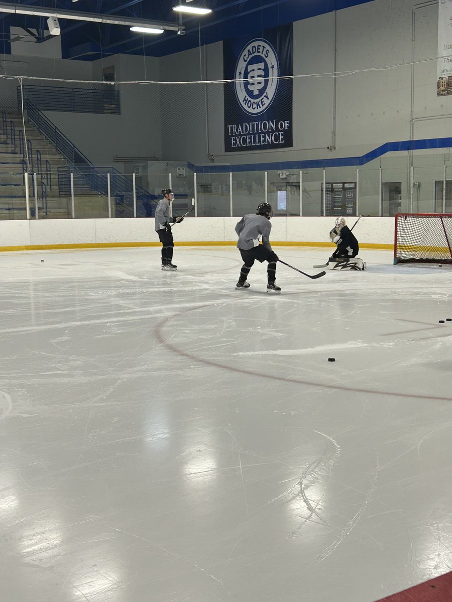 🚨 HOCKEY NIGHT ON 590 THE FAN as <a href="/LULionsHockey/">Lindenwood Hockey</a> battles St. Thomas at 7:07 pm CDT in St. Paul, MN. 

📻 <a href="/nlucas0/">Nate R. Lucas</a> will catch up with St. Louis native and former Oakville Tiger  <a href="/Jack_Ander44/">Jack Anderson</a> on the pregame chat. 

🔥 🦁