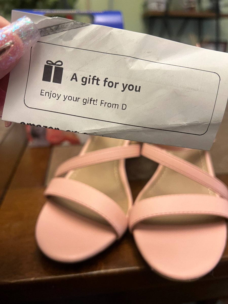 i love seeing these cute messages in my packages!🥹 thank you D for the new heels &amp;’ supplies for a class of mine.😌
