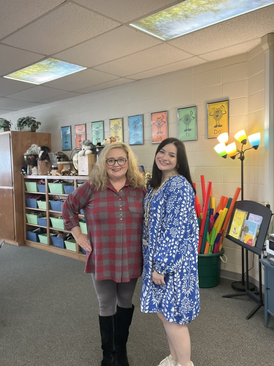 vheemusic's tweet photo. Go Blazers! @UAB_DOM @UABArts @UABEducation
Happy Last Day to our #SuperStarIntern Rachel Thomas! Thank you for making music with us! We enjoyed every minute! https://t.co/HdNswRaIyI
