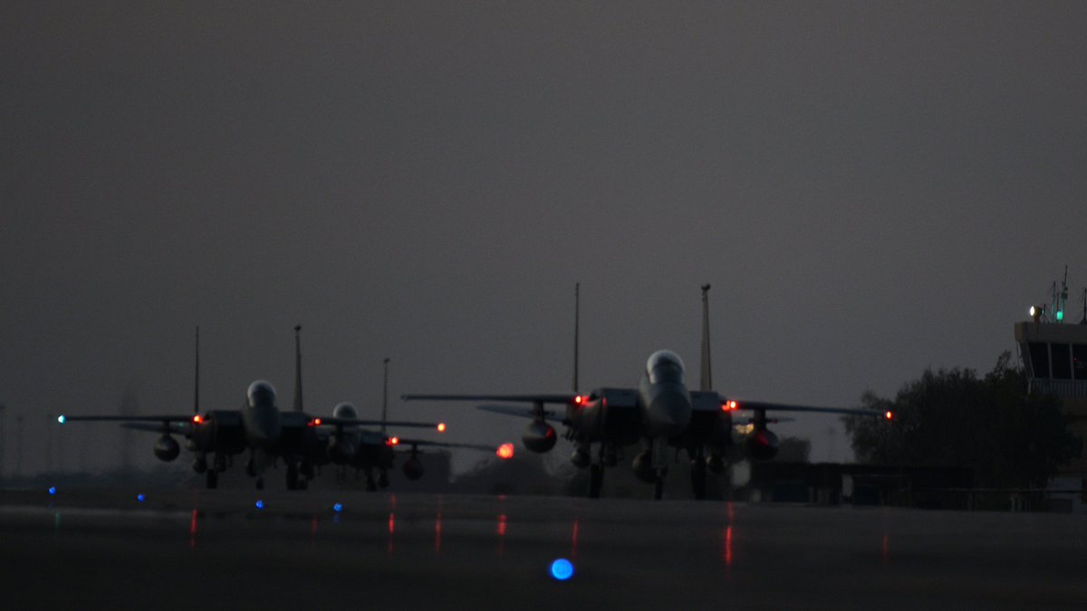 USAFCENT's tweet image. .@usairforce F-15Es remain in the @CENTCOM area of responsibility to posture advanced fighters and integrate with joint and coalition forces, and continue to strengthen our partnerships and reinforce security in the region.
@DeptofDefense 
#PartnerForStrength #Prevail