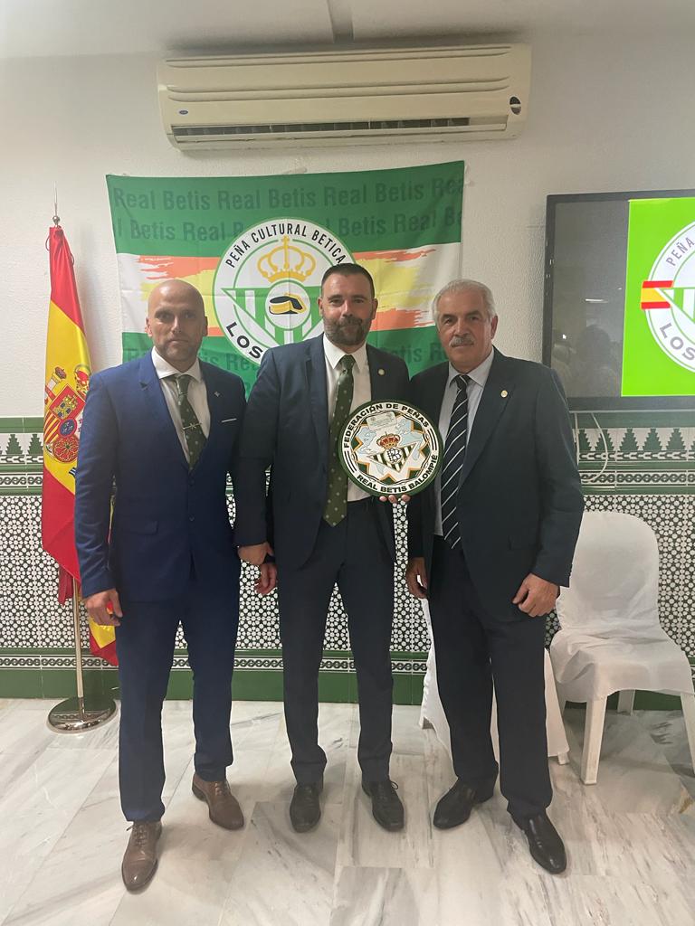 FPBeticas's tweet photo. La Guardia Civil se incorpora oficialmente al peñismo bético.

https://t.co/gChrvR8R7H https://t.co/LA0ymTq84K