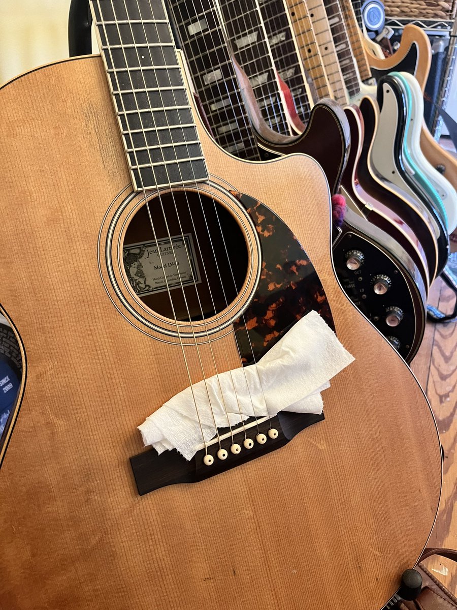 How to mute those "hard to mute" strings. 🙃