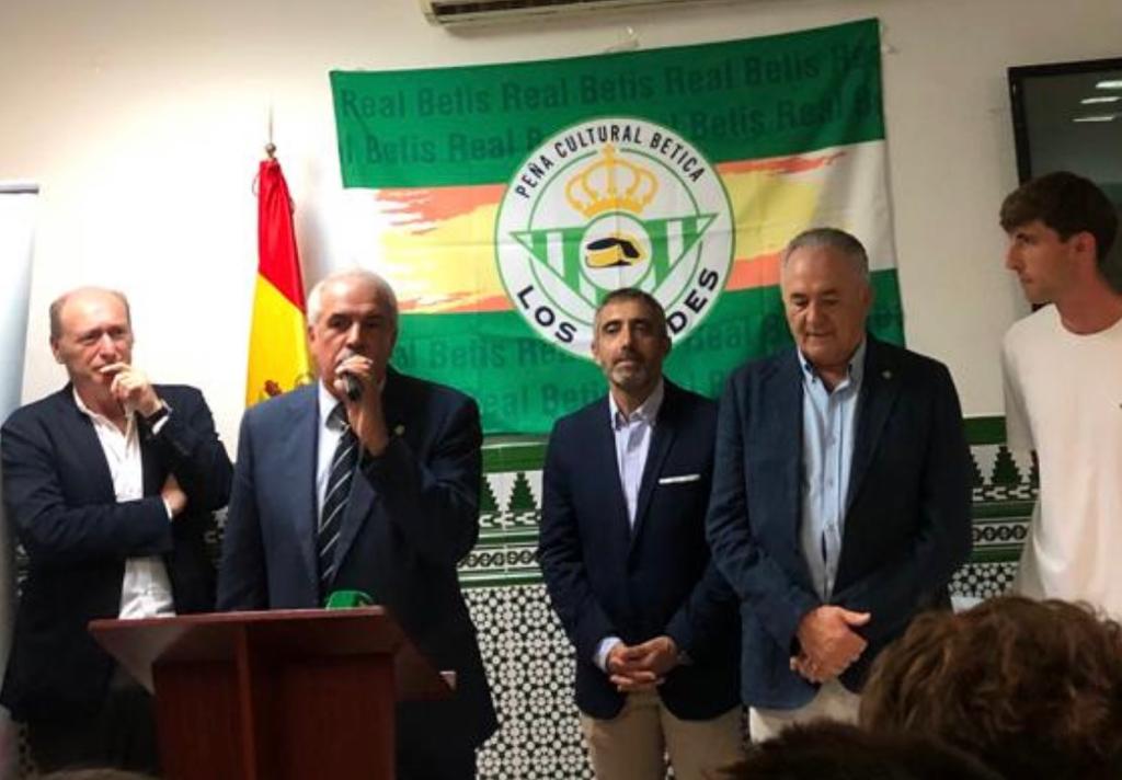 FPBeticas's tweet photo. La Guardia Civil se incorpora oficialmente al peñismo bético.

https://t.co/gChrvR8R7H https://t.co/LA0ymTq84K