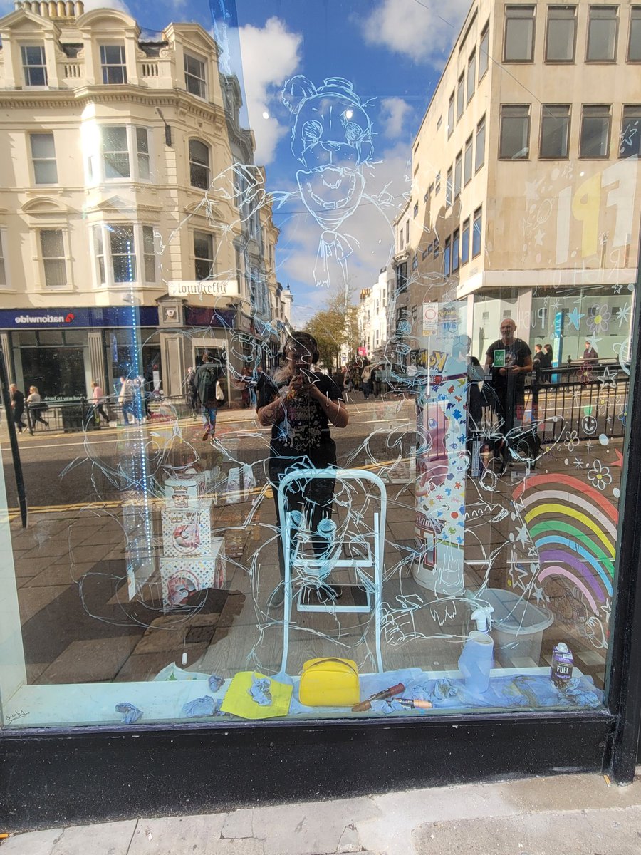 PaleoFelis's tweet photo. First day done!! Sorry the photos are crap, it really hard to see the line art before I start adding the colours.
#art #artist #fpbrighton #forbiddenplanet #forbiddenplanetinternational #fnaf #spookymonth #windowart #fnaffanart https://t.co/xvbcJAJCe2