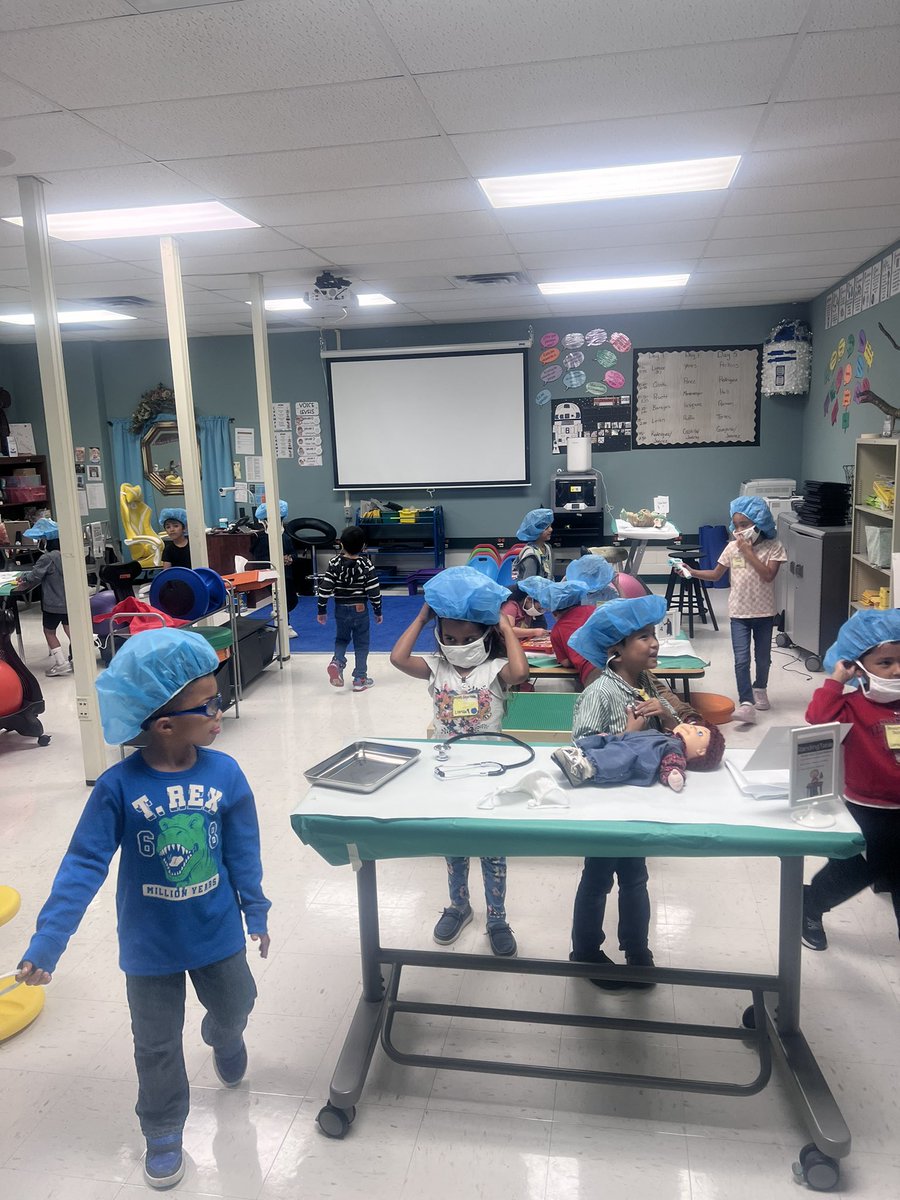 Dchap431's tweet photo. Kindergarten learning about tools used in the career of health.  I was pleasantly surprised how much the kids already knew! Some want to be doctors when they grow up!! https://t.co/7u9dyI8mZP