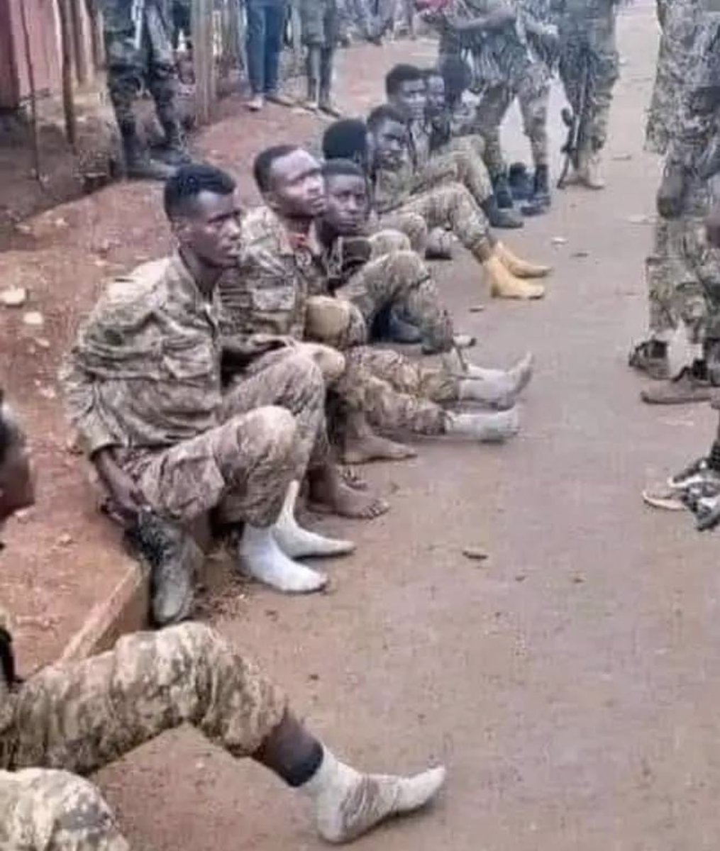 አይ #ብልፅግና ይህን መከረኛ የሀገር መከላከያ የሚያዝንለት ጠፋ ማለት ነው⁉️ከሸኔጋ ያለው አልበቃው ብሎ ትላንት አብረውት ከተሰለፉት ከአማራ ክልል ፋኖና ሚሊሻ ጋ ጠላት  አደረጋችሁት::በስንቱ ይገደል!  በስንቱ ይጎተት⁉️አያሳዝናችሁም⁉️😭