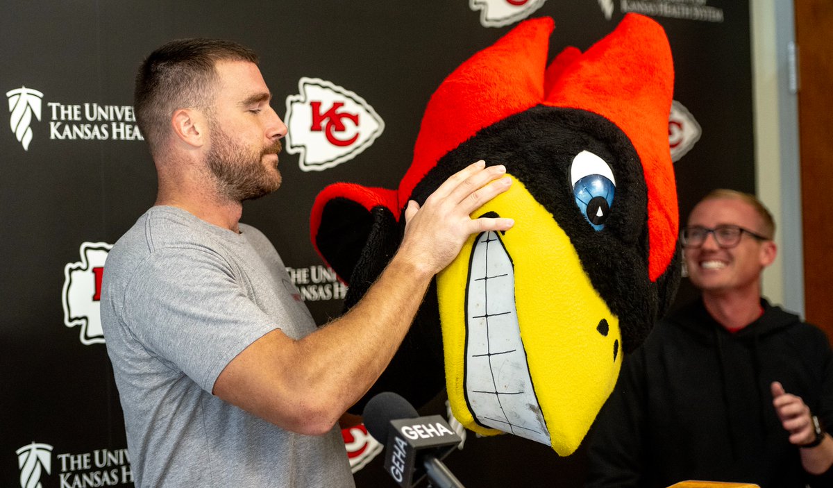 WagsPhoto's tweet photo. After losing a bet, Chiefs tight end Travis Kelce showed up to his press conference wearing the head of Iowa State's mascot Cy the Cardinal. His alma mater Cincinnati lost to Iowa State last weekend. #Kelce #ChiefsKingdom @KCStar https://t.co/EwhujqT8va