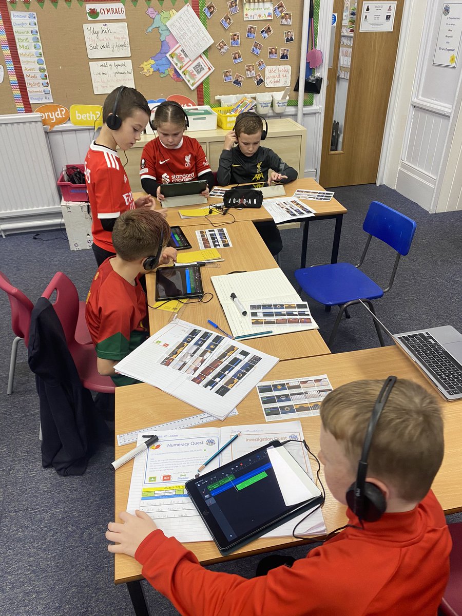 Pengeulanpri's tweet photo. Day 2 Quests completed in Dosbarth Hawks #Garageband #data #playscript #albumcovers #pengeulanway https://t.co/iGpLnvVebr