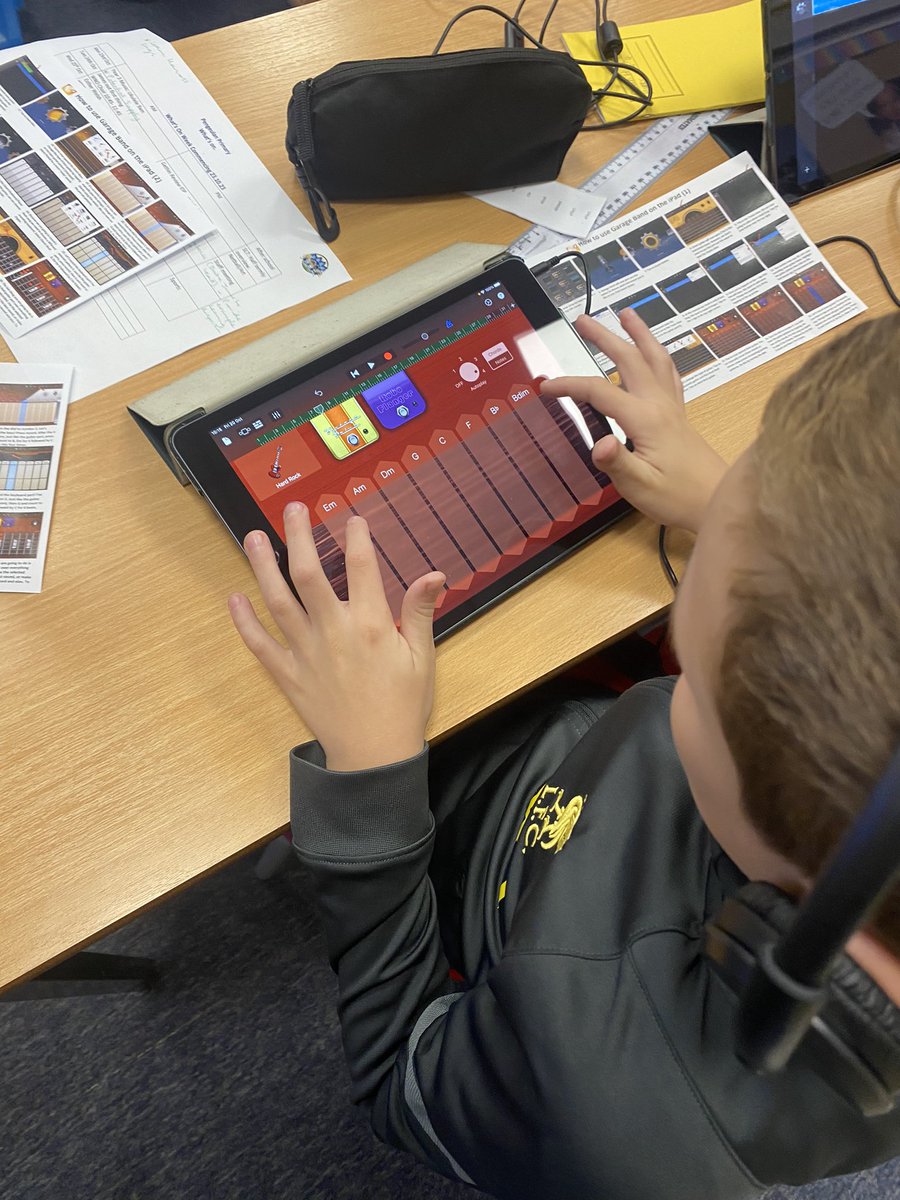 Pengeulanpri's tweet photo. Day 2 Quests completed in Dosbarth Hawks #Garageband #data #playscript #albumcovers #pengeulanway https://t.co/iGpLnvVebr