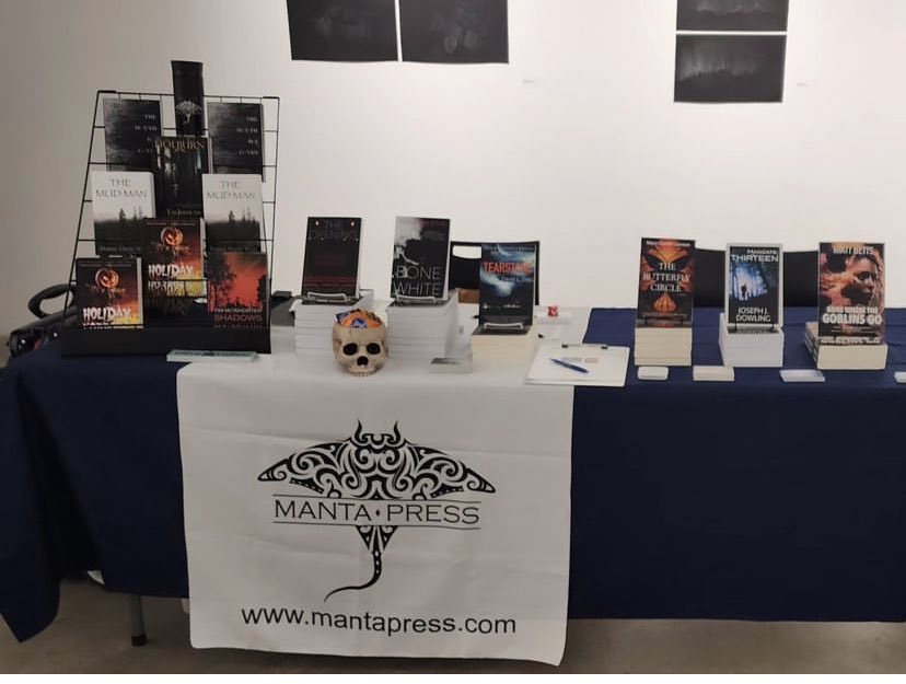 If you are at Lit Youngstown please stop by the Manta Press table! I wish I could be there but am at the Southern Festival of Books this weekend. Have a great time everyone! 💕