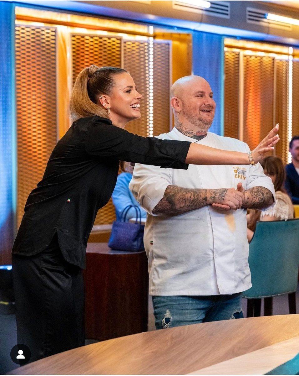 _wello1_'s tweet photo. Vabbè l'importante è l'impegno 🤭. Brava Ivyy. Sei stata fantastica. Nessuno mi fa ridere come te 😂🫶🏻

#IvyxCelebritychef #ivanamrazova https://t.co/6dXQZhSllP
