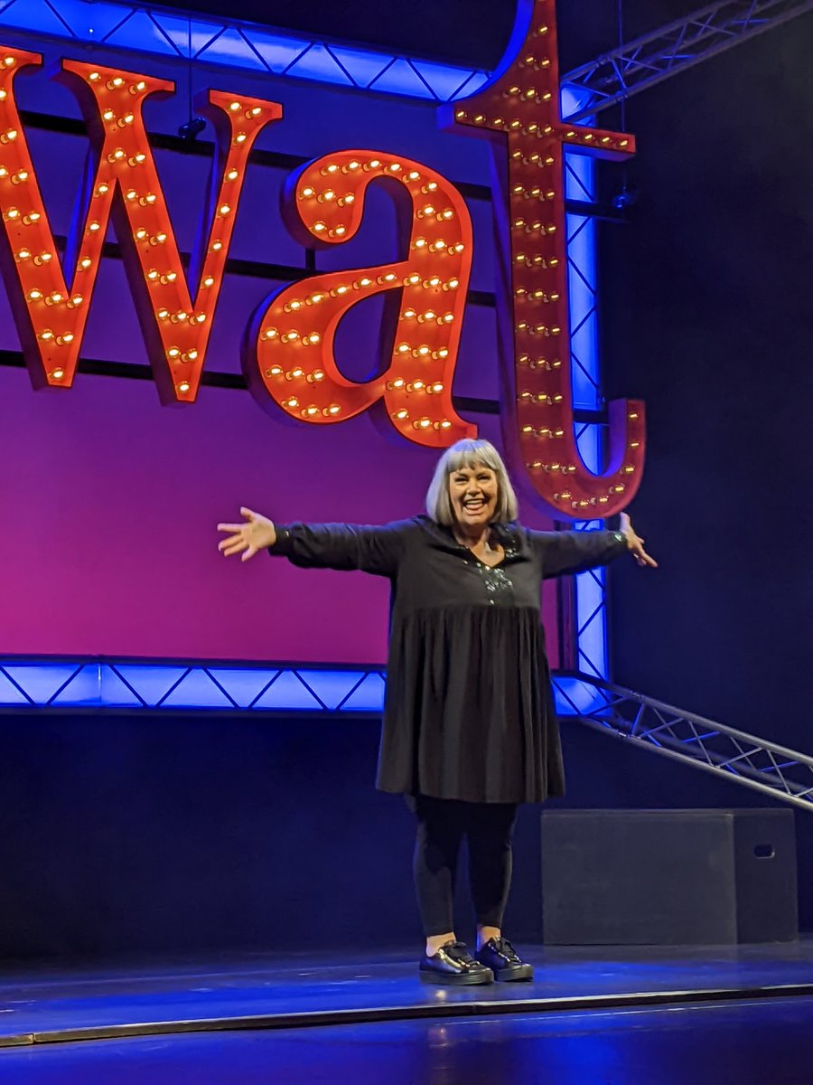With so much sadness this week, it was good to laugh. And, boy, did we laugh - proper scrunched-up face, crying laughter. Thank you <a href="/Dawn_French/">Dawn French 💙🔴🏳️‍🌈🇺🇦🇵🇸</a>

#dawnfrench #comedylegend #twat