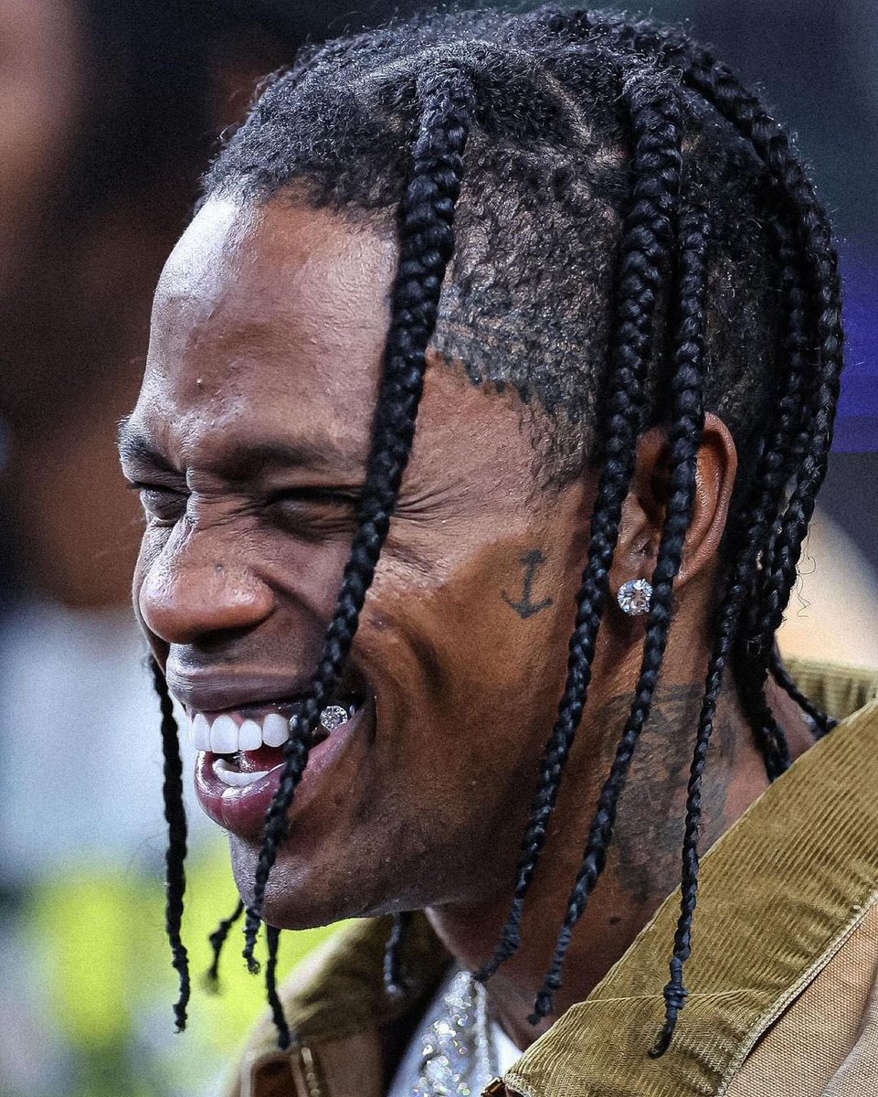 ftpflame's tweet photo. Travis Scott at the Astros-Rangers game last night ⚾️ https://t.co/GYCDgyFX11