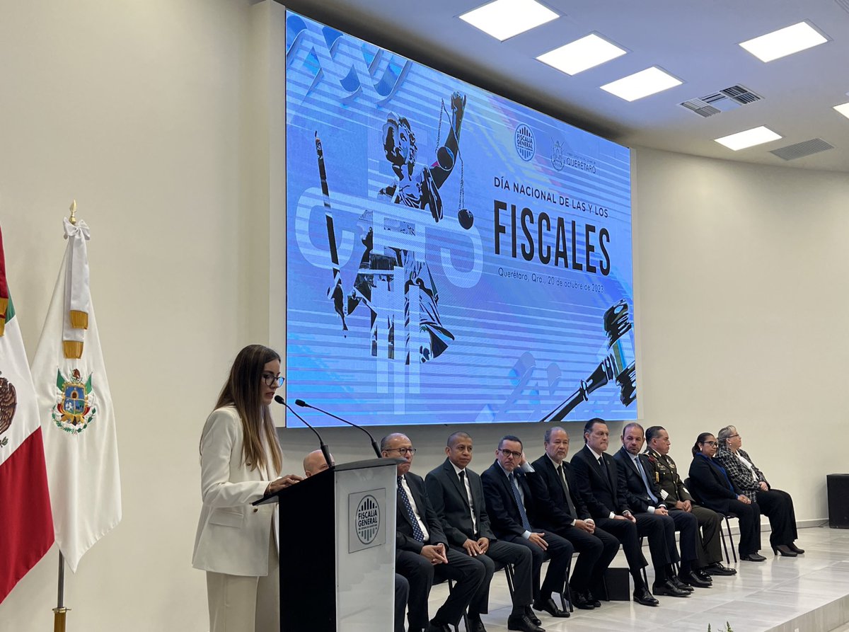 fiscaliaqro's tweet photo. Hace cinco años arrancó el proyecto de Certificación para la Justicia en México (#CEJUME), cuyo proceso es un camino de un año y medio, donde hay que dedicar horas de estudio para contar con las competencias para ejercer el cargo y la experiencia. https://t.co/RjRSYwm0tg
