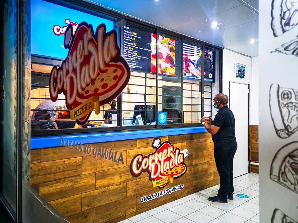SAfmRadio's tweet photo. [ON AIR] #SACraft

Corner Dladla Pizzeria - A restaurant built from humble beginnings, from  Protea North, Soweto which is a corner residence, hence the name Corner-Dladla - We speak to the owner Kgomotso Motshegoa to tell us his story.

#SAfmTheChillZone with @BethaCharuma https://t.co/VTBam3zxar