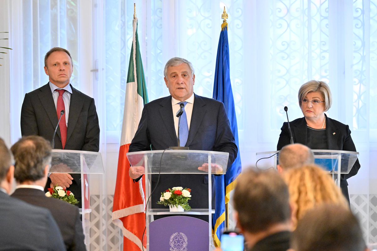 Antonio_Tajani's tweet photo. Sicurezza agroalimentare e diplomazia economica. Il Governo lavora per rafforzare la cooperazione con la #Tunisia. Il nostro saper fare, anche attraverso l'innovazione e la ricerca, favorisce l'internazionalizzazione delle imprese italiane contribuendo alla crescita e al lavoro. https://t.co/KXjrQkLrrn