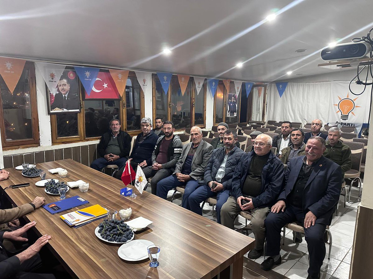 RefikSekerci's tweet photo. AK Parti Arapgir İlçe Yönetim Kurulu Üyelerimiz ile bir araya geldik.

İlçe Koordinatörümüz, İl Yönetim Kurulu Üyelerimiz birlikte katılım sağladığımız toplantımızda teşkilat çalışmalarımızı değerlendirdik.

Çalışmalarımızın teşkilatımıza ve ilçemize hayırlı olmasını diliyorum. https://t.co/ggphE5u5V7