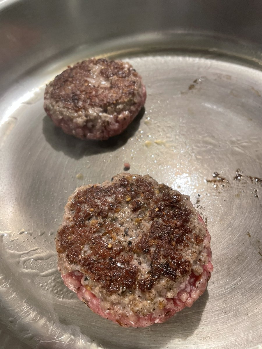 jimhunterb1's tweet image. Gots to have that crust;
when frying up those burgers! #cookingfood 
#cooking #hamburgers  
#burgers