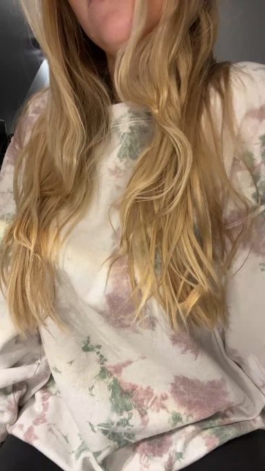 𝐿𝒾𝒶 𝐿𝓎𝓃𝓃 is live now! https://t.co/yEgYIKWFBp https://t.co/IhzEDPO3ER